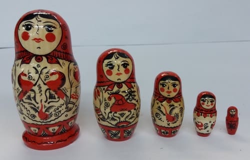 Р 430 Матрешка 5-местная. Мезенская роспись. Два коня.