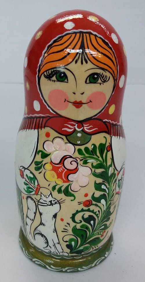 Р 477. Матрешка Онежская роспись. Кот. Одноместная.